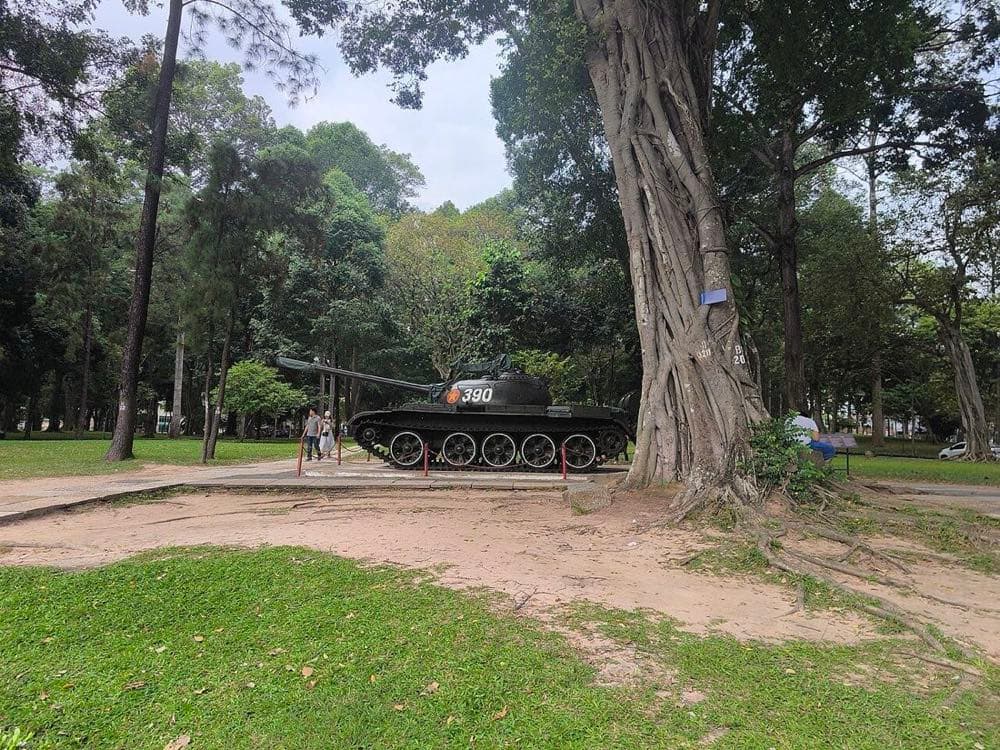 Танк №390 (Type 59) у Дворца Воссоединения в Хошимине