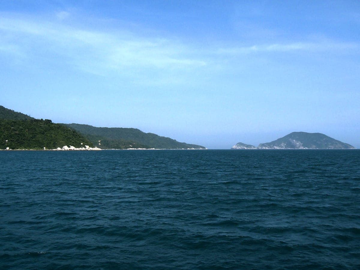 Лесистые острова Чам с моря